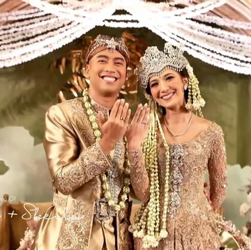 img-title 4 Inspirasi Kebaya Pernikahan Adat Sunda ala Artis Tanah Air, Geulis Pisan!