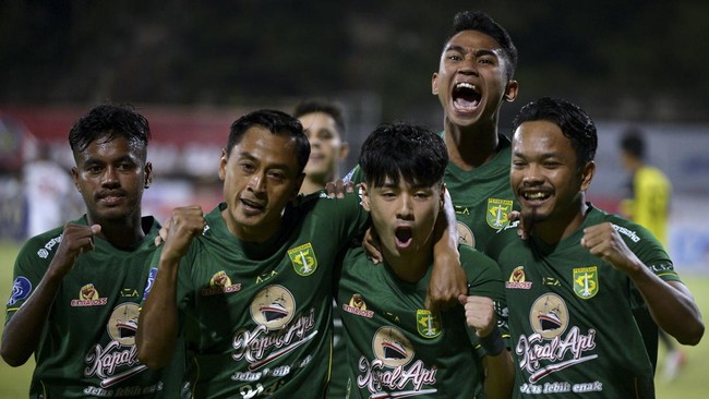 Bhayangkara FC akan menghadapi Persebaya Surabaya dalam laga Liga 1 di Stadion Ngurah Rai, Selasa (18/1). Berikut link live streaming laga tersebut.