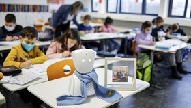 FOTO: Robot Masuk Sekolah, Gantikan Siswa yang Sakit
