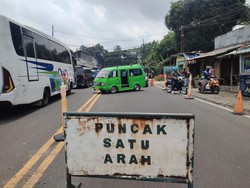 One Way Puncak-Jakarta Dimulai, Mobil Diputar Balik di Simpang Gadog