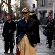 Tips Memilih Outfit untuk Wawancara Kerja Online, Ssst Ada Warna yang Nggak Boleh Dipakai!