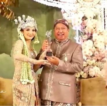 Resmi Dinikahi Vidi Aldiano, Sheila Dara Dapat Rekor Pacar Terawet