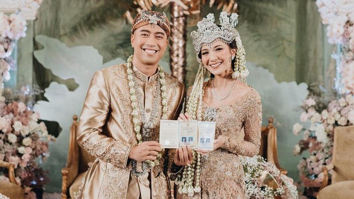 Vidi Aldiano & Sheila Dara Menikah dengan Adat Sunda