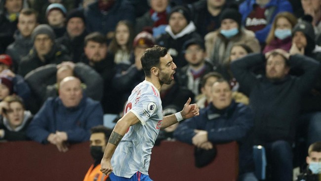 Gelandang Bruno Fernandes memperpanjang kontrak dengan Manchester United dan disebut mendapatkan gaji dua kali lipat.