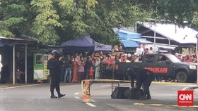 Tim Gegana Evakuasi Koper Mencurigakan Dekat Masjid Al Markaz Makassar