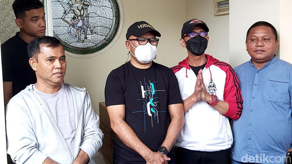 Doddy Sudrajat dan Faisal salaman