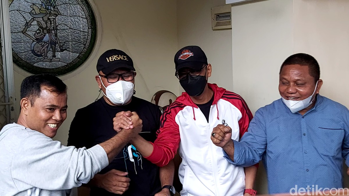 Doddy Sudrajat dan Faisal salaman