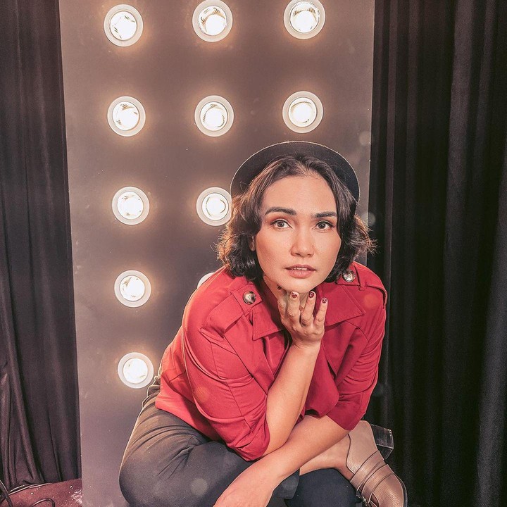 <p>Penampilan Feby pun sudah banyak berubah usai dinyatakan sembuh dari kanker ovarium. Rambutnya kini sudah tumbuh, kembali seperti dulu lagi. (Foto: Instagram @febyfebiola_)</p>