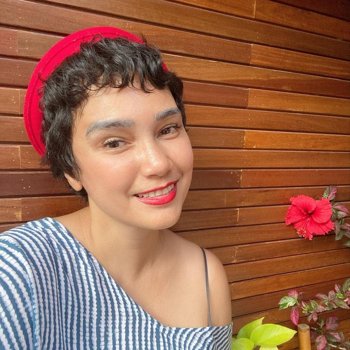 <p>Saat menjalani kemoterapi, rambut Feby mulai rontok. Ia pun memutuskan untuk mencukur habis rambutnya. (Foto: Instagram @febyfebiola_)</p>