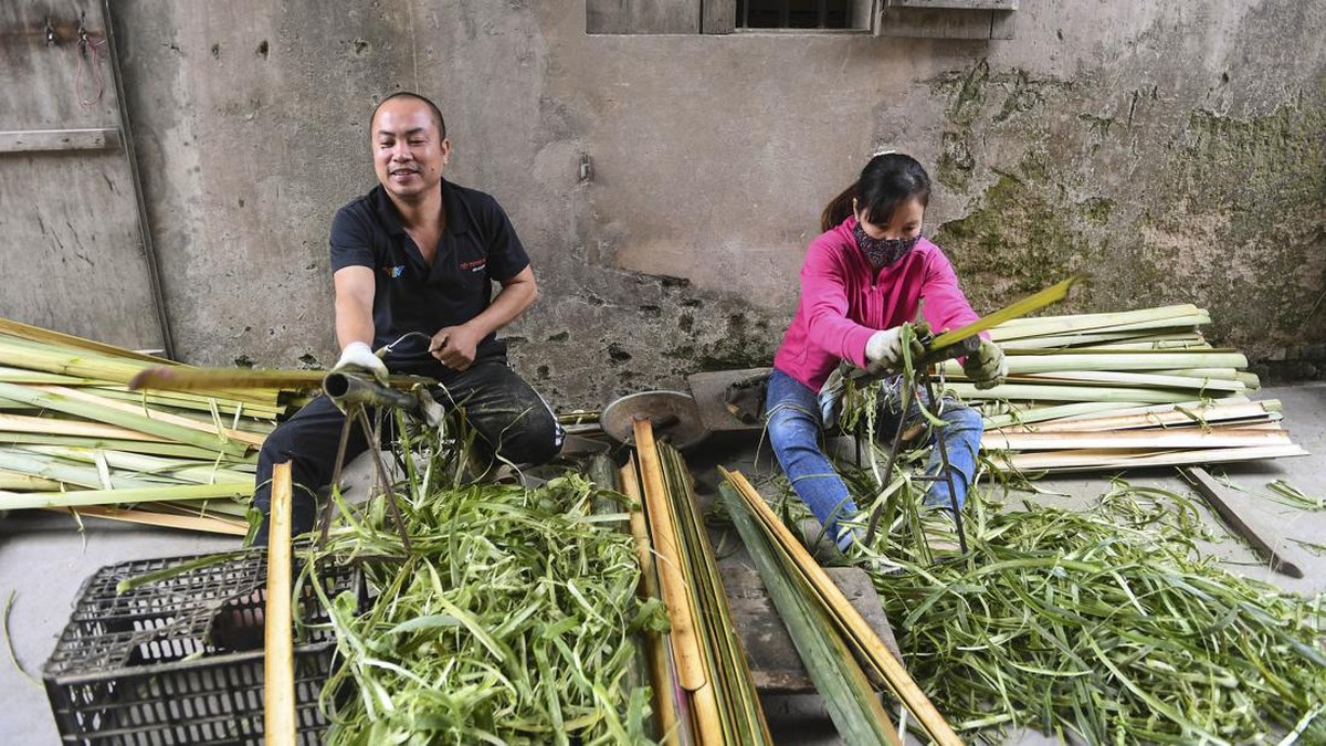 Foto: Geliat Perajin Dupa Vietnam Jelang Perayaan Imlek