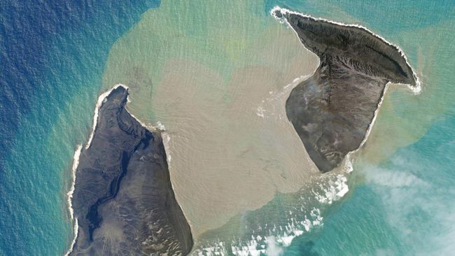Pulau besar di indonesia yang tidak memiliki gunung berapi adalah