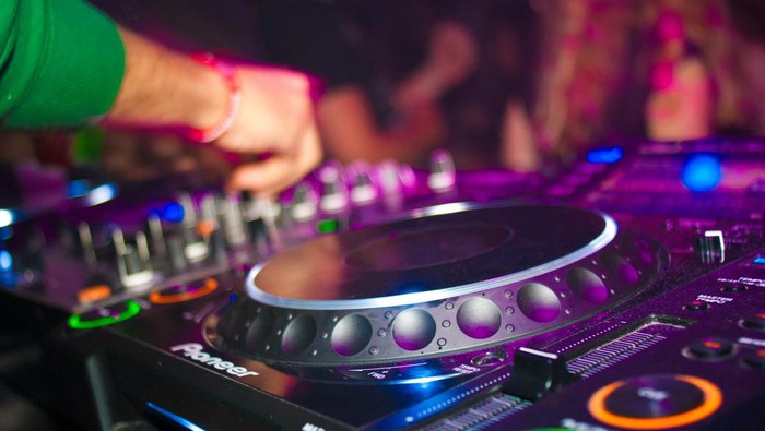 Selamat Ulang Tahun Calvin Harris, Capricorn yang Terkenal sebagai DJ Terkaya di Dunia