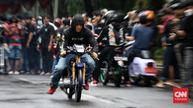 Balap Liar Motor di JLNT Casablanca Bisa Ditilang Manual Polda Metro Jaya mengatakan balap liar seperti di JLNT Casablanca bisa ditindak tilang manual.