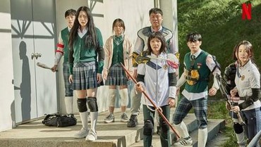 img-title Sutradara Ungkap Alasan Seragam Sekolah 'All of Us Are Dead' Berwarna Hijau