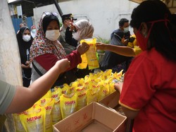 Siap Serbu Ibu-ibu, Mulai Hari Ini Minyak Goreng Dijual Rp 14.000!
