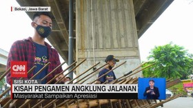 VIDEO: Bertahan di Kota Besar Menjadi Pengamen Angklung