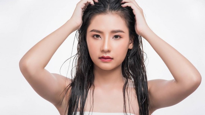 Cara Menghilangkan Kutu Rambut dengan 4 Bahan Alami yang Ada di Rumah, Ampuh Banget!