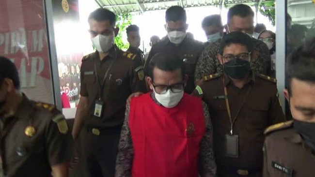 Polisi melimpahkan Dekan Fisip UNRI Syafri Harto tersangka pelecehan mahasiswi ke jaksa untuk segera disidangkan.