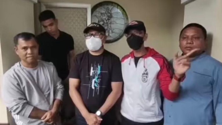 Doddy Sudrajat membuat kehebohan mendadak datangi rumah Gala dan bertemu dengan H Faisal ayah mendiang Bibi. Yuk intip!