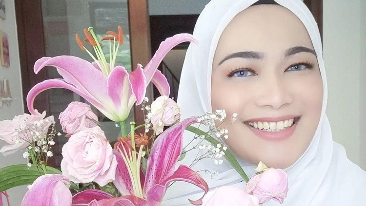 Dr. Mutiara Sangaji Dr. Mutiara Sangaji