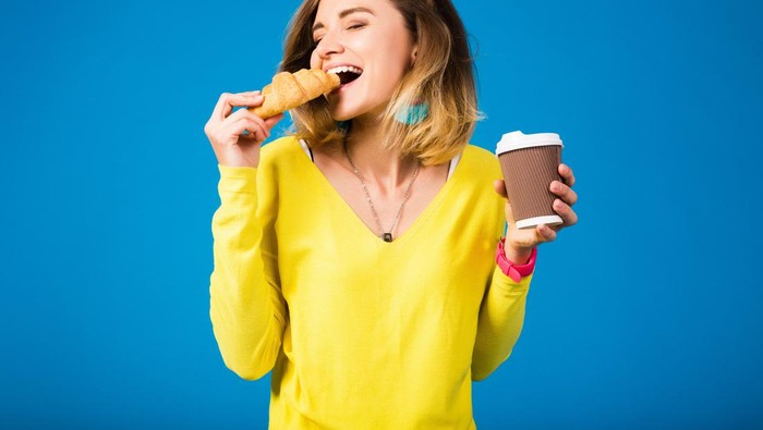 Dari Berat Badan Hingga Darah Tinggi, Ini 5 Efek Buruk Kebiasaan Makan Tengah Malam, Bikin Mimpi Buruk Juga!