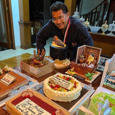 Digaji Fantastis, Aspri Hotman Paris: Tugasnya Lap Keringat