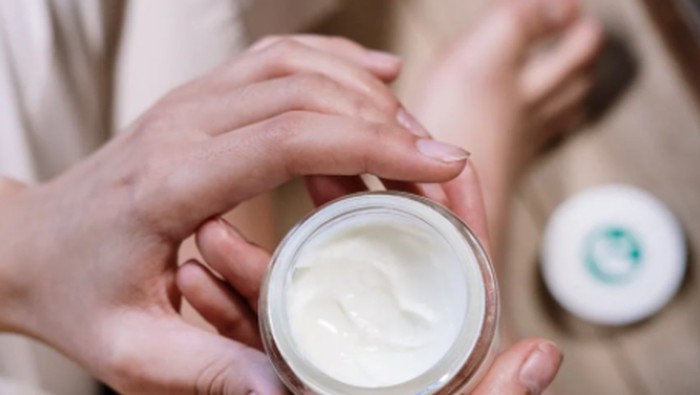 Hydroquinone