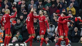 FOTO: Liverpool Pesta Gol Tanpa Salah dan Mane
