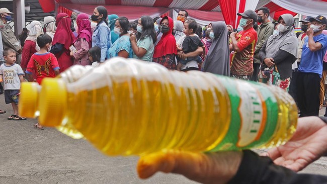 Mendag Muhammad Lutfi menganalogikan kelangkaan minyak goreng di Indonesia dengan menyebut ketersediaan masih berada di ruang ICU.