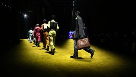 FOTO: Inspirasi Seragam Pria dari Koleksi Terbaru Prada