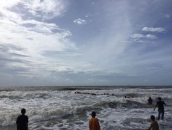 1 Remaja Tenggelam di Pantai Anging Mammiri Ditemukan Tewas
