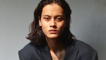 img-title Rizal Rama Cowok Surabaya yang Sukses Tampil di Milan Fashion Week 2022