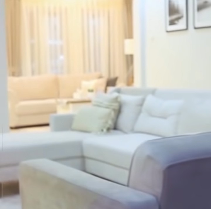 <p>Huniannya itu dibangun dari hasil kerja kerasnya selama bertahun-tahun, lho. (Foto: YouTube: Kiky Saputri Official)</p>