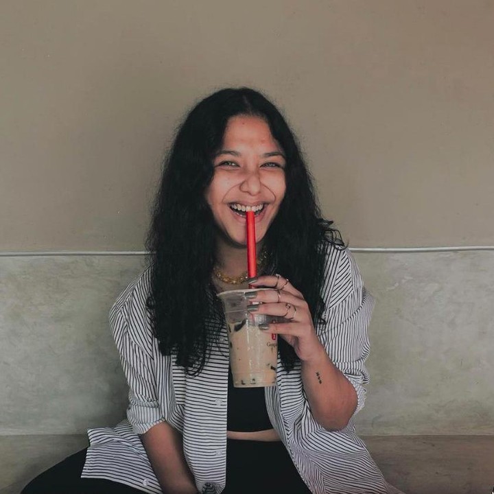 <p>Yang sulung adalah Nadine Emmanuella. Nadine diketahui kini sudah berusia 26 tahun, Bunda. Perempuan kelahiran 1995 ini ikuti jejak sang ayah yang sempat terjun ke dunia layar lebar. (Foto: Instagram @nadineemmanuella)<br /><br /><br /></p>
