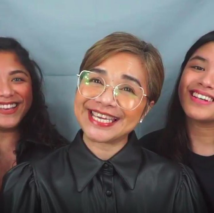 <p>Walaupun sudah memiliki kesibukan masing-masing, selalu ada waktu khusus untuk keluarga bagi Nadine dan Amabel, seperti berkumpul bersama di liburan Natal dan Tahun Baru. (Foto: Instagram @mamauthe)<br /><br /></p>