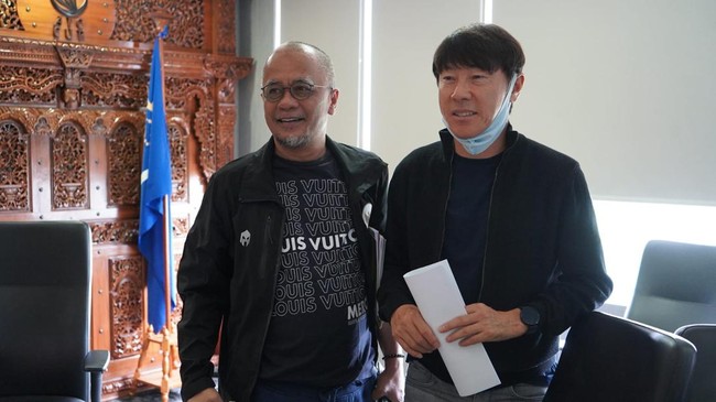 Anggota Exco PSSI Haruna Soemitro mengatakan penyebab utama pelatih Timnas Indonesia Shin Tae Yong tersinggung dalam rapat evaluasi usai Piala AFF 2021.