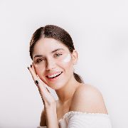 Nggak Perlu Mahal, Ini Skincare Wajib Punya untuk Melindungi Kulit Kamu dari Paparan Sinar Gadget!