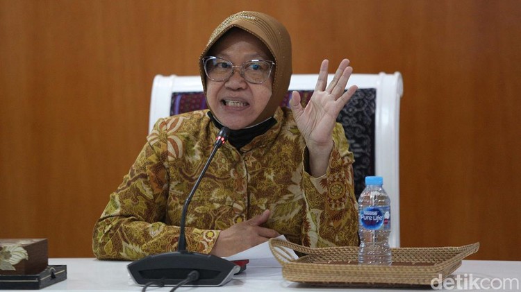 32.568 Aparatus Sipil Negara Akan Kembalikan Bansos Sebanyak 32.568 PNS akan mengembalikan uang bansos kepada pemerintah daerah. Hal itu disampaikan Mensos Tri Rismaharini di Gedung Kemensos RI, Jakarta.