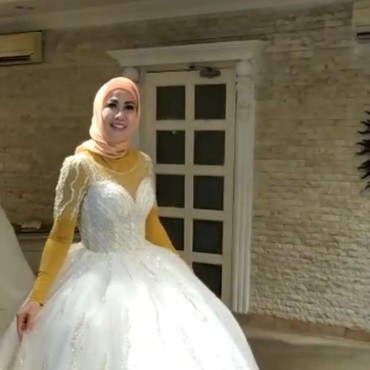 Dikritik Usai Pamer Fitting Gaun Pengantin, Kini Venna Melinda Tuai Pujian