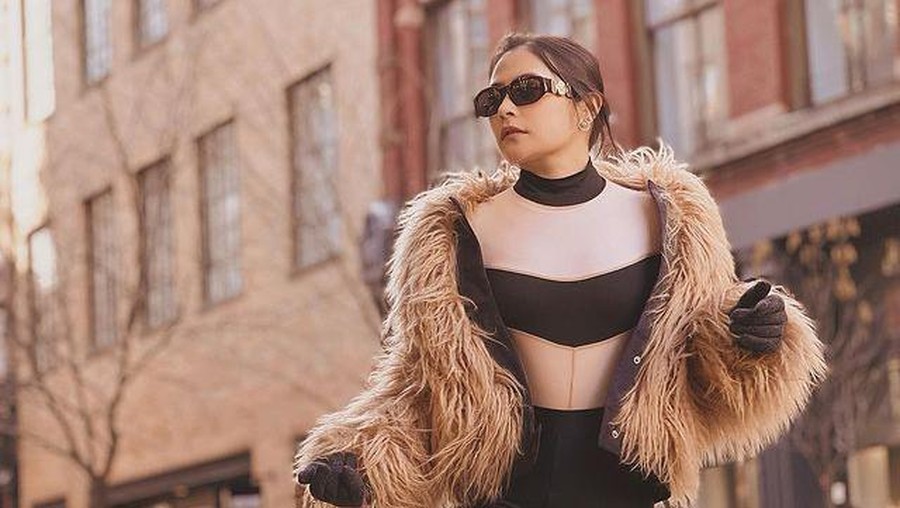 Prilly Latuconsina tengah menikmati liburan di Amerika dengan style mix and match yang curi perhatian. Yuk intip!