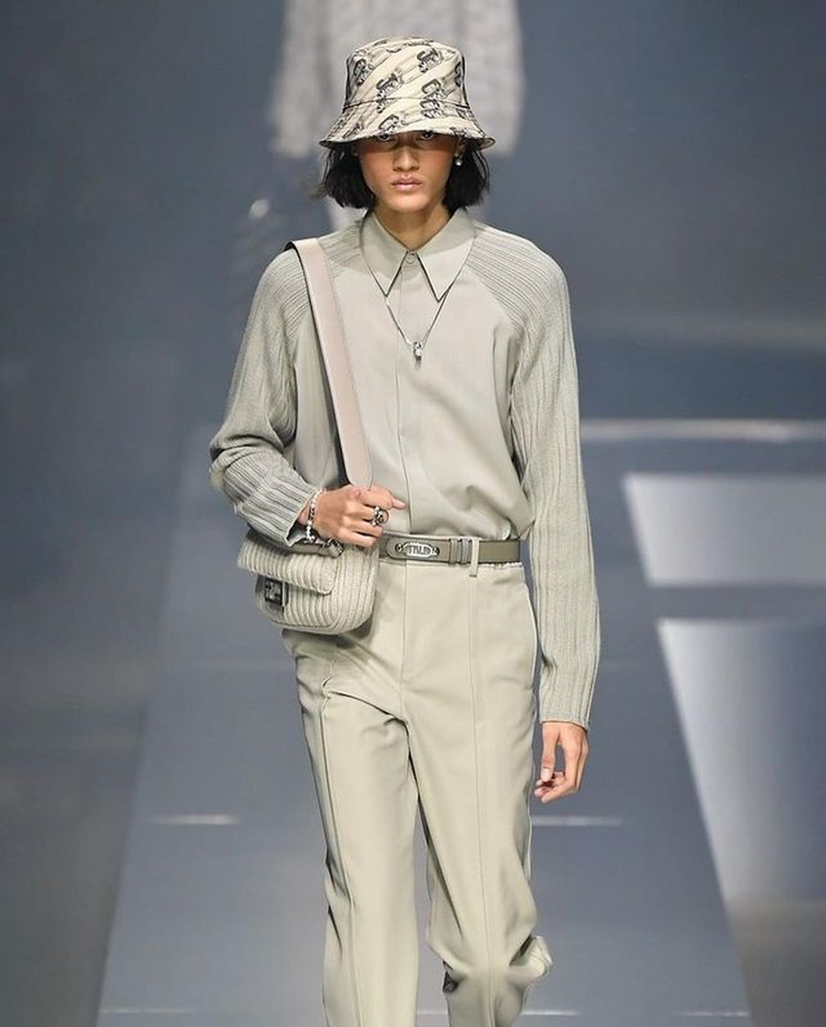 Model asal Surabaya bernama Rizal Rama berhasil tampil di Milan Fashion Week bikin bangga Indonesia&period; Yuk intip potretnya&excl;