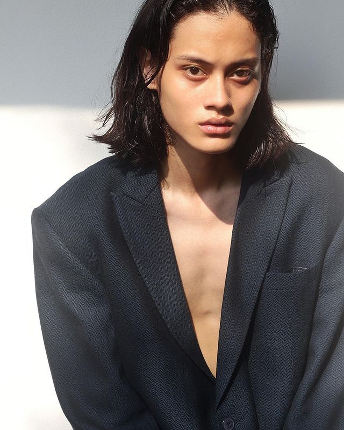 Model asal Surabaya bernama Rizal Rama berhasil tampil di Milan Fashion Week bikin bangga Indonesia&period; Yuk intip potretnya&excl;