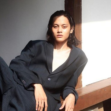 7 Potret Tampan Rizal Rama Pria Surabaya yang Tampil di Milan Fashion Week