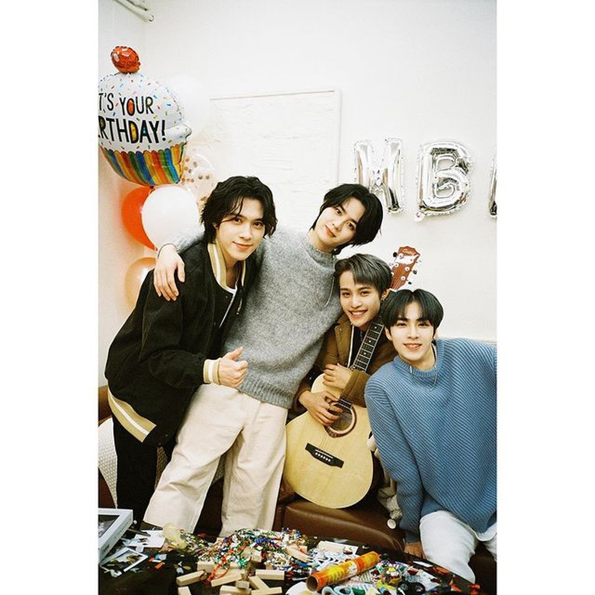 Beranggotakan tujuh orang yang berasal dari beberapa negara Asia lain membuat grup mereka ini spesial&period;