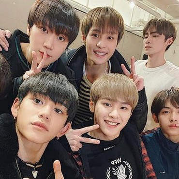 Lirik lagu Love Talk - WayV