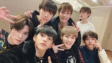 Lirik lagu Love Talk - WayV
