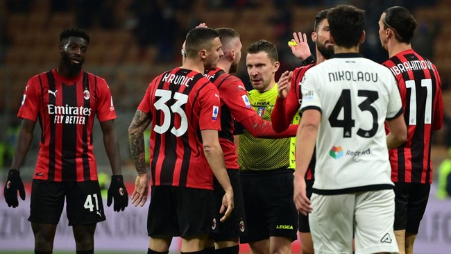 Asosiasi Wasit Italia (AIA) minta maaf kepada AC Milan setelah wasit Marco Serra melakukan kesalahan ketika Milan dikalahkan Spezia 1-2 di Liga Italia.