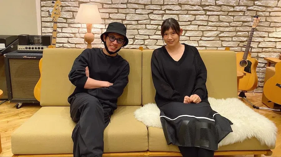 Ayaka dan Taka ONE OK ROCK