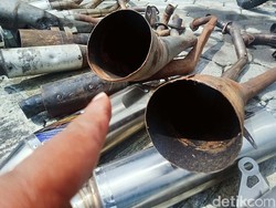 Knalpot Brong Disulap Jadi Patung Elang Raksasa