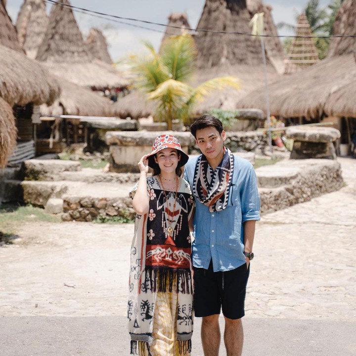 <p>Chelsea dan Rob juga selalu terlihat kompak. Keduanya bahkan sama-sama memiliki hobi <em>travelling</em>, lho. (Foto: Instagram: @robclintonkardinal)</p>